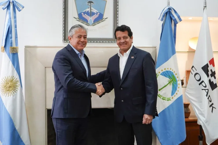 El gobernador de Neuquén, Rolando Figuroa, y el CEO de GeoPark, Felipe Bayón. 