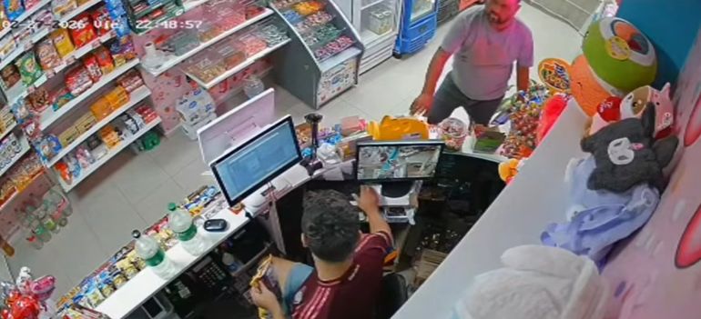 Persona en situación de calle intentó robar en un kiosco. Persona en situación de calle intentó robar en un kiosco.