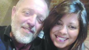 La foto de Solange y su padre que se viralizó en todo el país. La foto de Solange y su padre que se viralizó en todo el país.