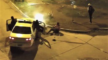 movil policial choco a una moto durante una brutal persecucion movil policial choco a una moto durante una brutal persecucion