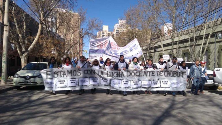 Docentes van al paro este viernes por nuevos incidentes en Chubut