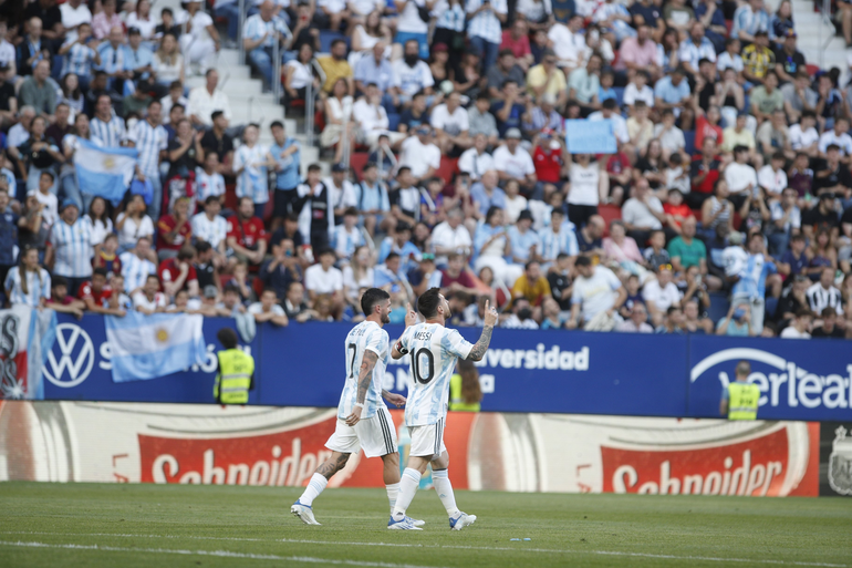 ¡Impresionante! Mirá los 5 goles de Messi para la goleada a Estonia