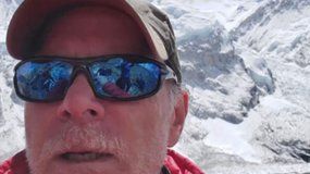 Cumplía 62 años y murió al descender del Everest