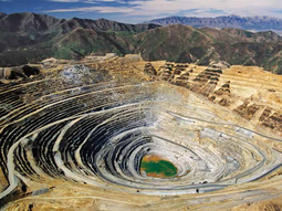 Cerro Solo, en Chubut, concentra 4.420 toneladas de uranio de alta calidad pero la ley provincial bloquea su explotación. Cerro Solo, en Chubut, concentra 4.420 toneladas de uranio de alta calidad pero la ley provincial bloquea su explotación.