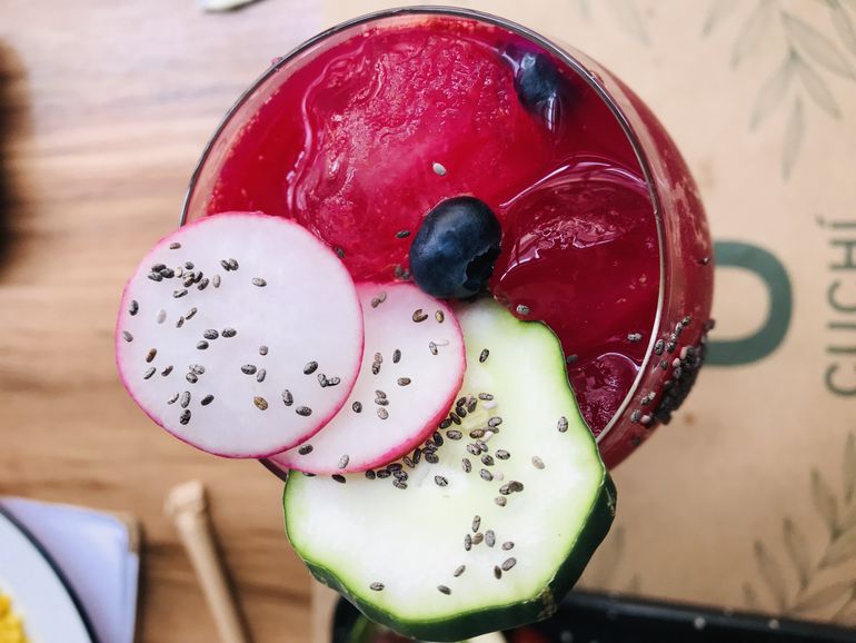 Jugos naturales a base de vegetales y frutas.