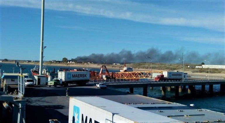 Incendio en una planta pesquera de Puerto San Antonio Este