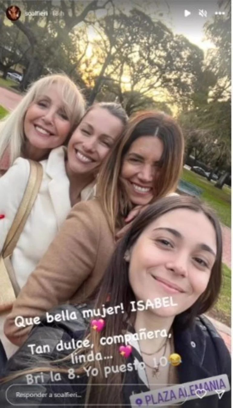 Una imagen reciente de Pampita con su ex suegra, la madre de Benjam&iacute;n Vicu&ntilde;a, con quien mantiene una buena relaci&oacute;n.