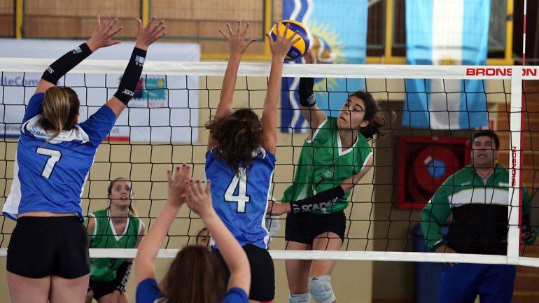 Vóley y fútbol, los dos a la final