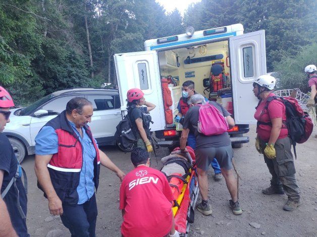 Rescate en el Parque Nacional Lanín. Foto: Gentileza. Rescate en el Parque Nacional Lanín. Foto: Gentileza.