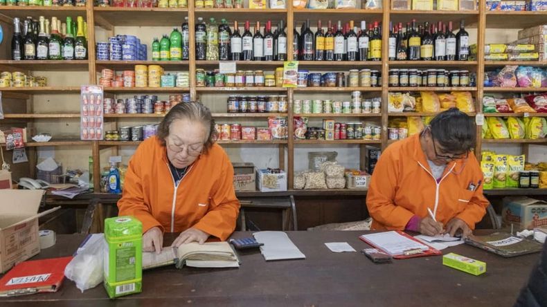 Casa Los Vascos, almacén de ramos generales en Esquel, Chubut. | LM Neuquen Casa Los Vascos, almacén de ramos generales en Esquel, Chubut.