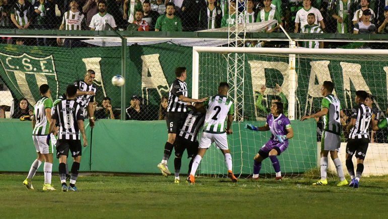 Cabezazo salvador y un punto con sabor a victoria