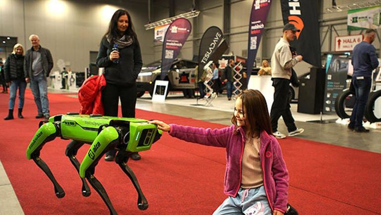 El robot perro de China logró un récord. El robot perro de China logró un récord.