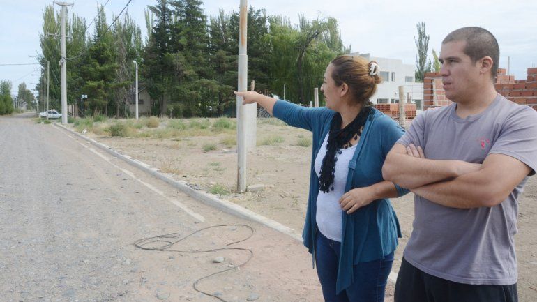 Los vecinos reclaman la apertura de la calle Los Álamos.