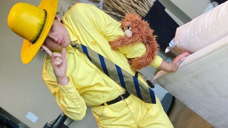 Cole Sprouse sorprendió a todos con su nuevo look