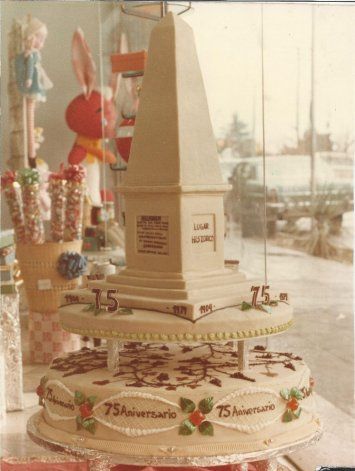 Torta Aniversario 75 años Neuquén capital.