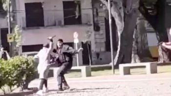 policias dispararon a un hombre que intentaba atacarlos con cuchillo policias dispararon a un hombre que intentaba atacarlos con cuchillo