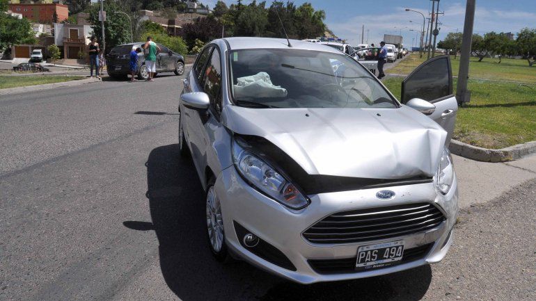 Un choque en la rotonda complicó el tránsito en la Ruta 7