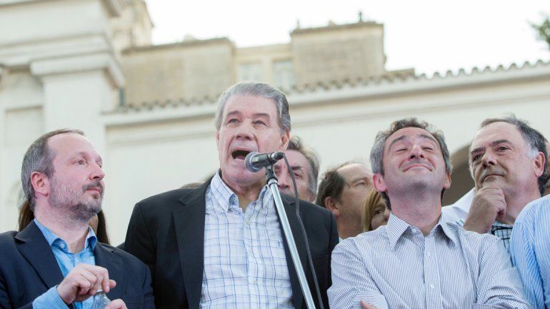 V.H.M arengando a los militantes K en Plaza de Mayo.