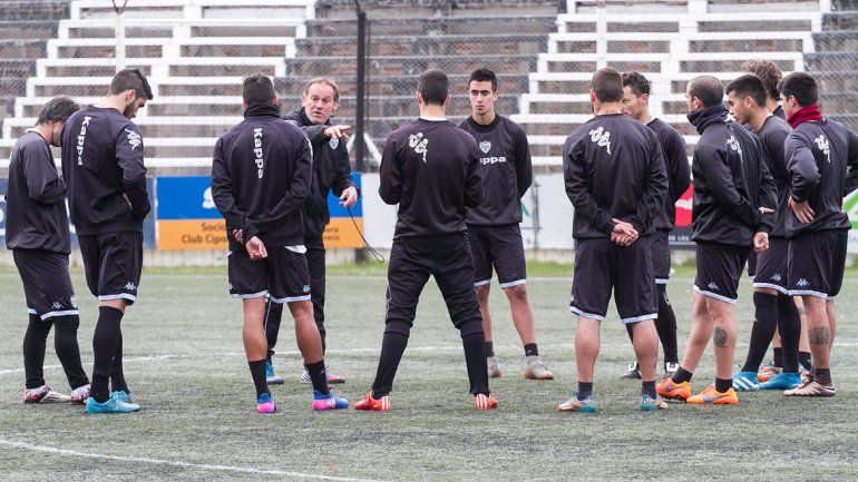 Pueden ser los últimos 90 minutos de Cipo en la temporada. Homann armó un equipo ofensivo.&nbsp;