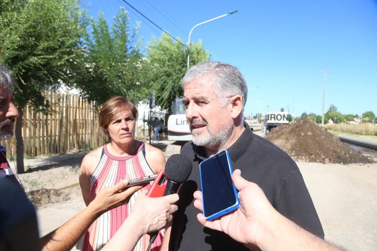 “Es una obra que busca brindar solución a la problemática de las inundaciones en el sector”, explicó Alejandro Nicola, secretario de Infraestructura y Planeamiento Urbano de la Municipalidad de Neuquén. “Es una obra que busca brindar solución a la problemática de las inundaciones en el sector”, explicó Alejandro Nicola, secretario de Infraestructura y Planeamiento Urbano de la Municipalidad de Neuquén.