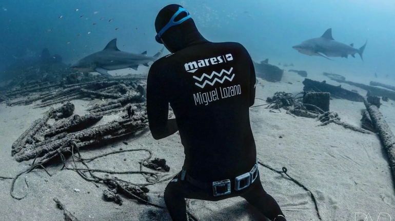 Un buzo quiso romper un récord mundial y lo rescataron a 125 metros de profundidad