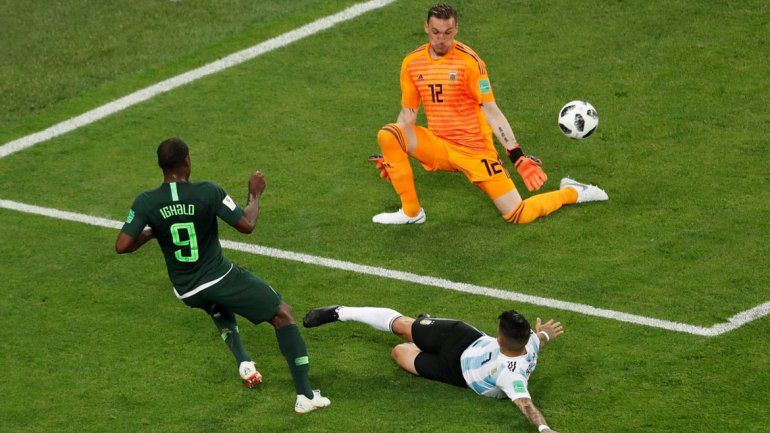 Armani y una actuación sobria en un partido caliente. Salvó la caída a los 82.