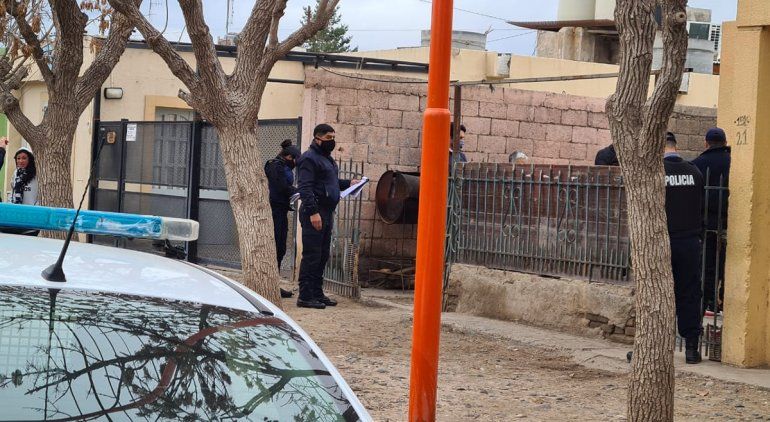 Joven retuvo a su amiga a punta de pistola y la salvó la Policía