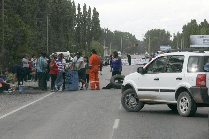 Municipales de Centenario liberaron el bloqueo sobre la Ruta 7