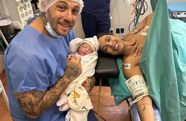 Maypi Delgado fue mamá y si ex pareja, Matías Ricciardelli, la acompañó en el parto.