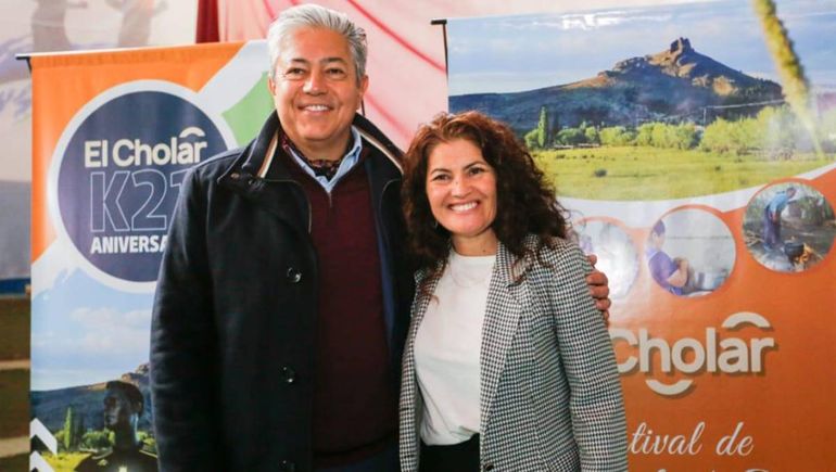 El gobernador Rolando Figueroa junto a la intendenta de El Cholar, Silvia Canales. El gobernador Rolando Figueroa junto a la intendenta de El Cholar, Silvia Canales.