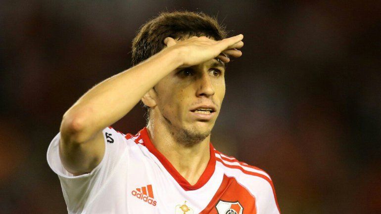 La lesión de Fernández obligará a Gallardo a pensar en cambios.