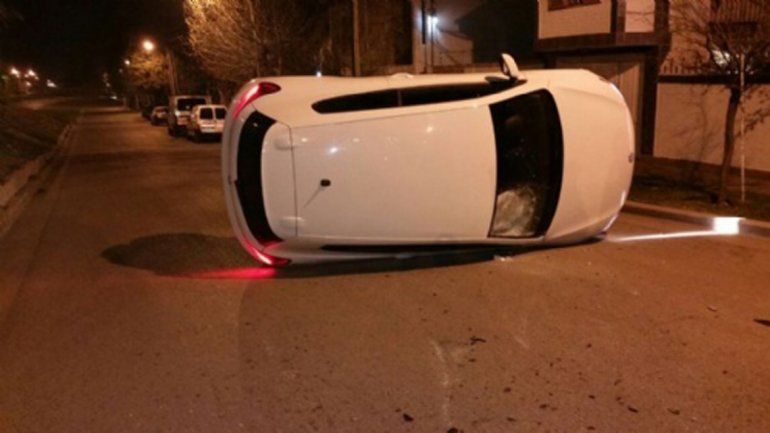 El auto quedó atravesado sobre calle San Juan a la altura de Amancay.