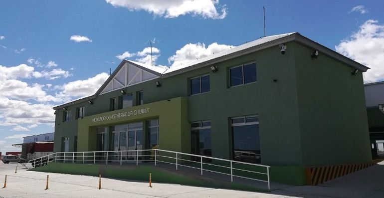 El camión fue asaltado cuando salía del Mercado Concentrador de Trelew. El camión fue asaltado cuando salía del Mercado Concentrador de Trelew.