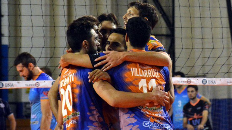 Gigantes quiere pegar primero en el arranque de los cuartos de final.