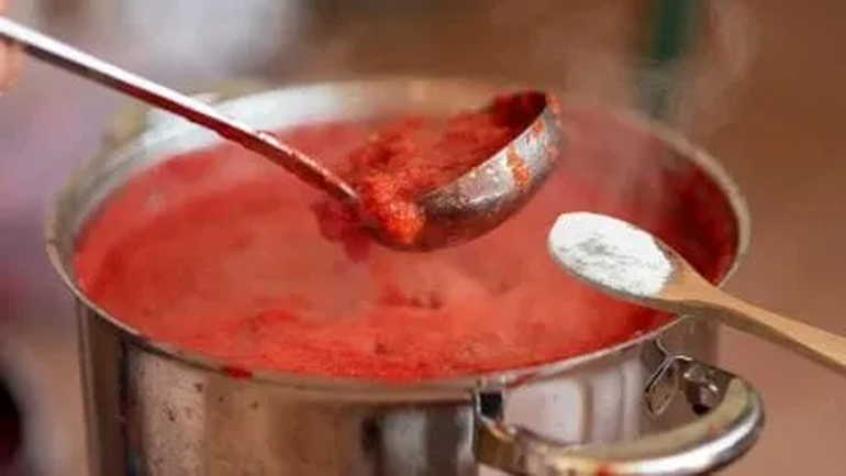 Es importante no excederse con el bicarbonato para no alterar el sabor de la salsa. Es importante no excederse con el bicarbonato para no alterar el sabor de la salsa.