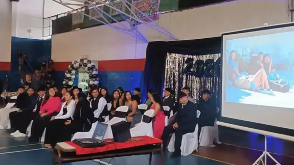 Los estudiantes celebraron el fin de ciclo.