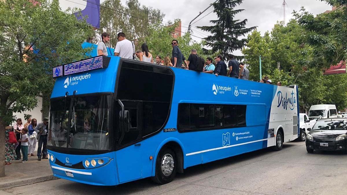 Martes y miércoles los abuelos van a pasear con el bus turístico