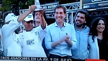 a grito pelado: asi celebro la familia de uno de los asadores premiados en buenos aires a grito pelado: asi celebro la familia de uno de los asadores premiados en buenos aires
