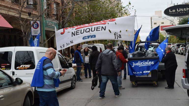 Los judiciales reclaman un incremento de haberes del 30%