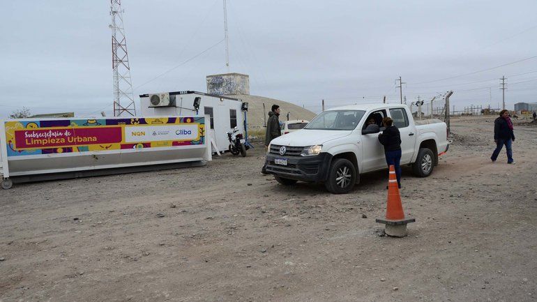 La base de operaciones que montó el Municipio en calle Huilén.