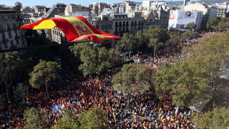 Multitudinaria marcha en Barcelona por la unidad de España