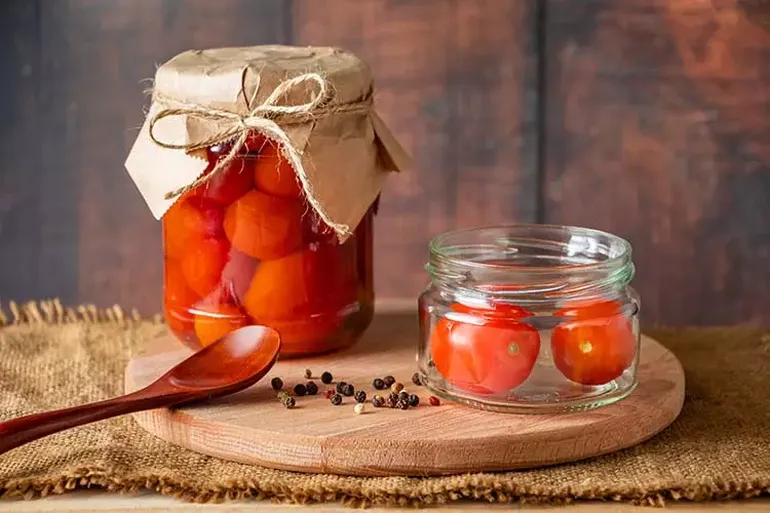Tomates en conserva, una receta del verano para disfrutar todo el año. Tomates en conserva, una receta del verano para disfrutar todo el año.