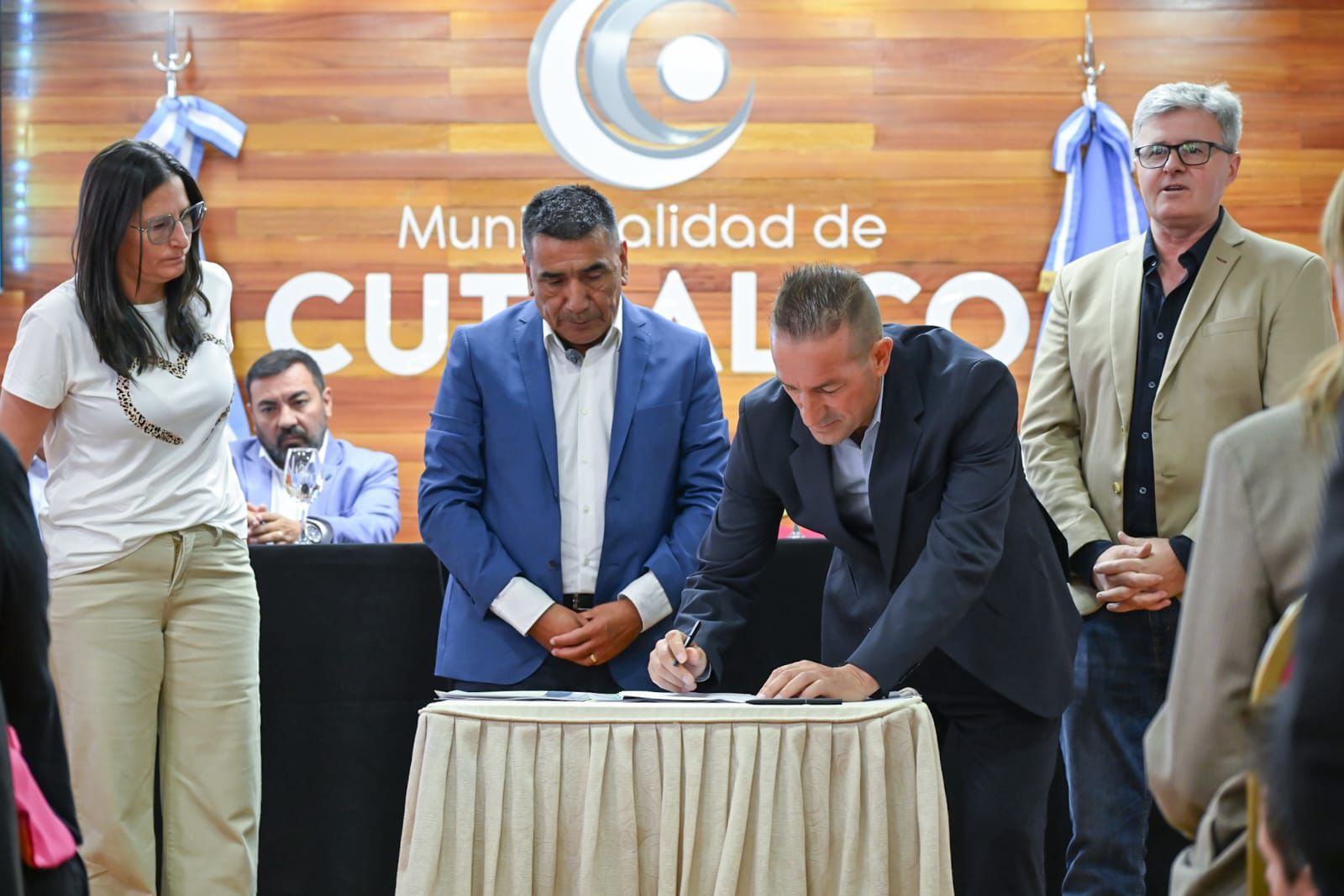 Cutral Co y Plaza Huincul tendrán su centro oncológico: firmaron el contrato para la obra