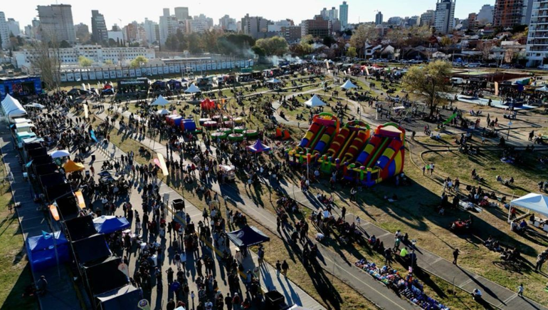 La feria Neuquén Emprende y Confluencia de Sabores se juntan este finde largo.