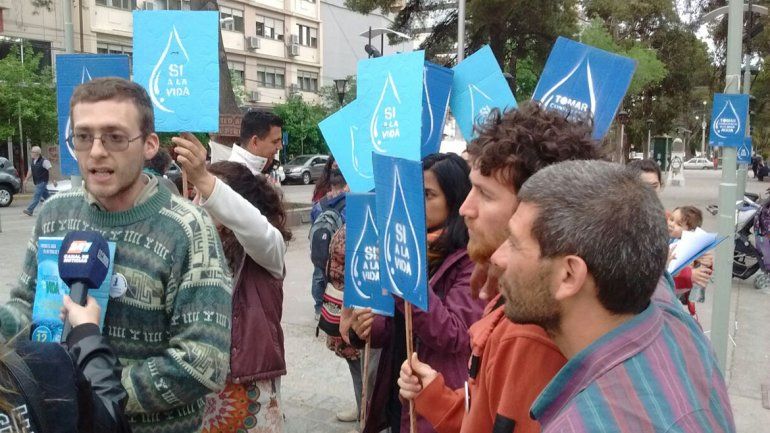 Juntaron firmas en contra de la minería y a favor del agua