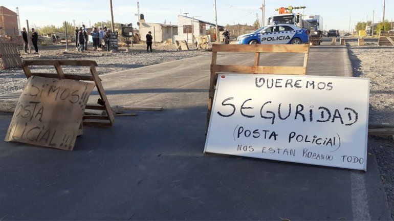 Vecinos de Ruca Antú cortan Trabajadores de la Industria para pedir por seguridad