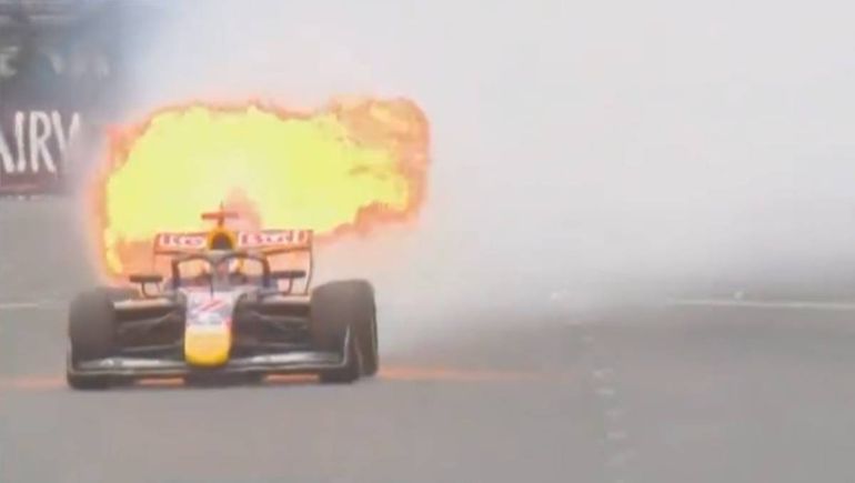 La impactante explosión del auto del argentino Mattia Colnaghi en las prácticas libres de la Fórmula 3