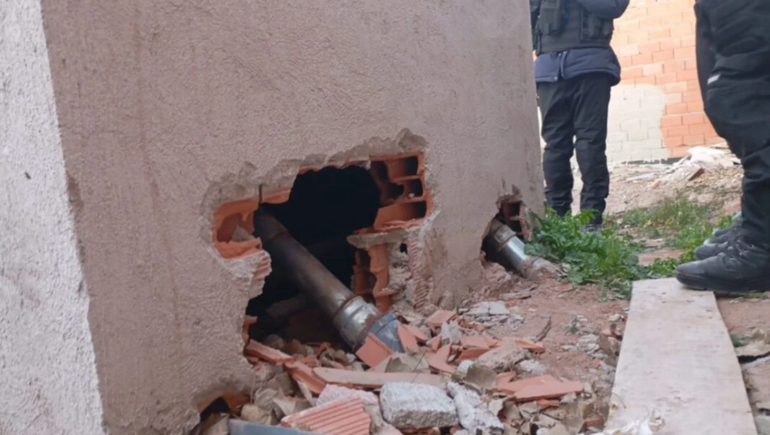 En el lugar quedó una consigna policial a fines de prevenir un nuevo ataque.