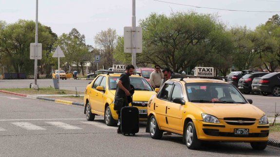 El traslado de los pasajeros está en el tapete en la ciudad. Históricamente hubo quejas por el trato que reciben quienes viajan. Buscan poner un límite y mejorar el servicio.