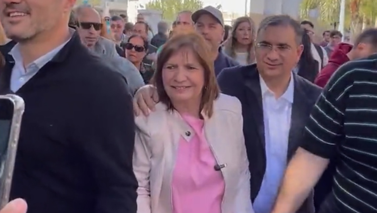 Agredieron a Patricia Bullrich en medio de una conferencia en San Luis